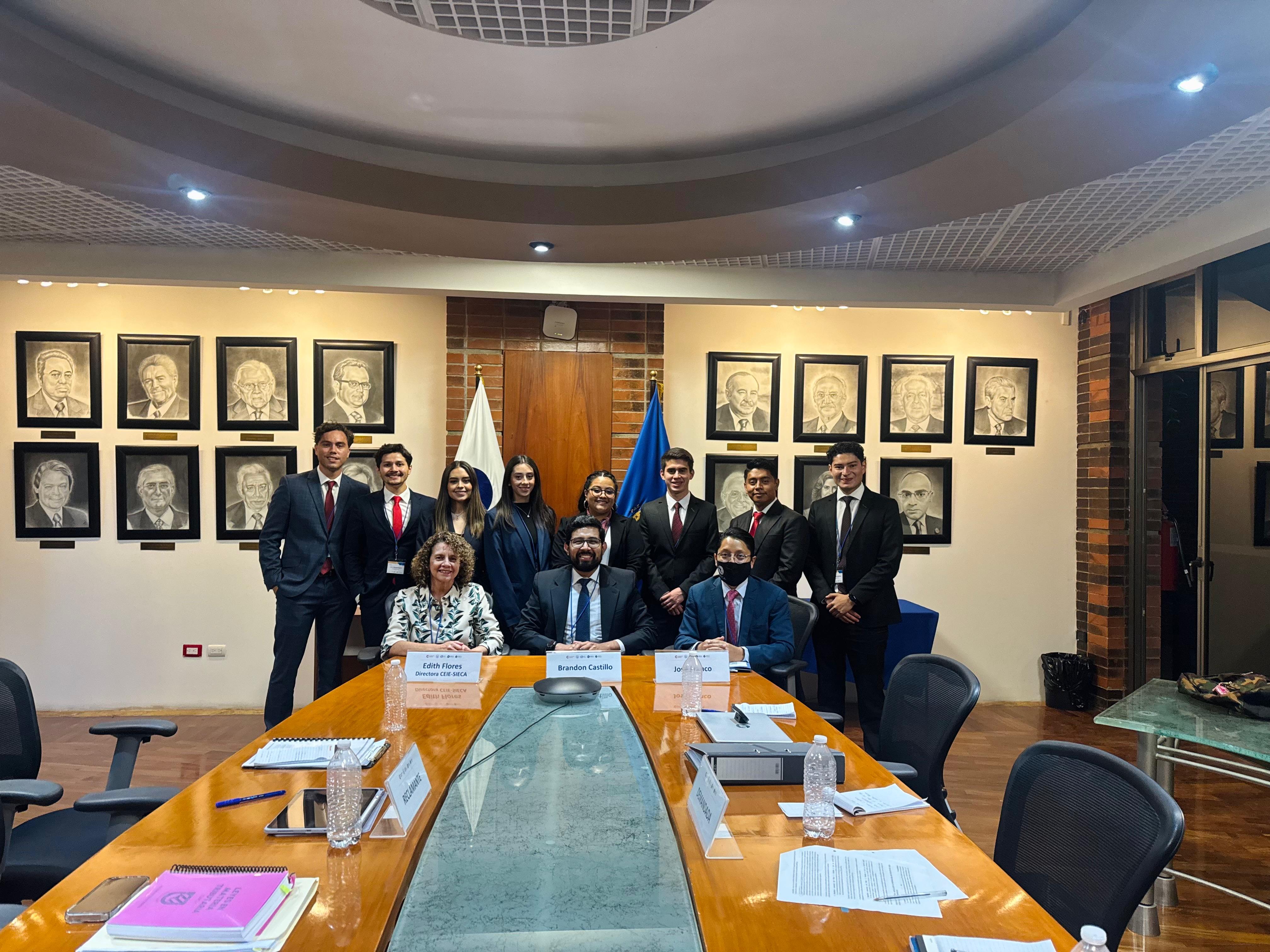Arbitro voluntario en MOOT sobre integración económica